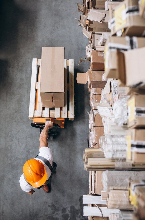 Preparing pallets in a warehouse